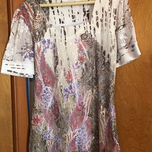 Woman’s short sleeve top
